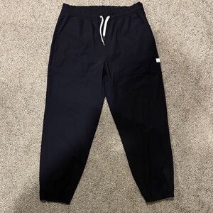 Excellent condition black Vuori miles jogger sz L